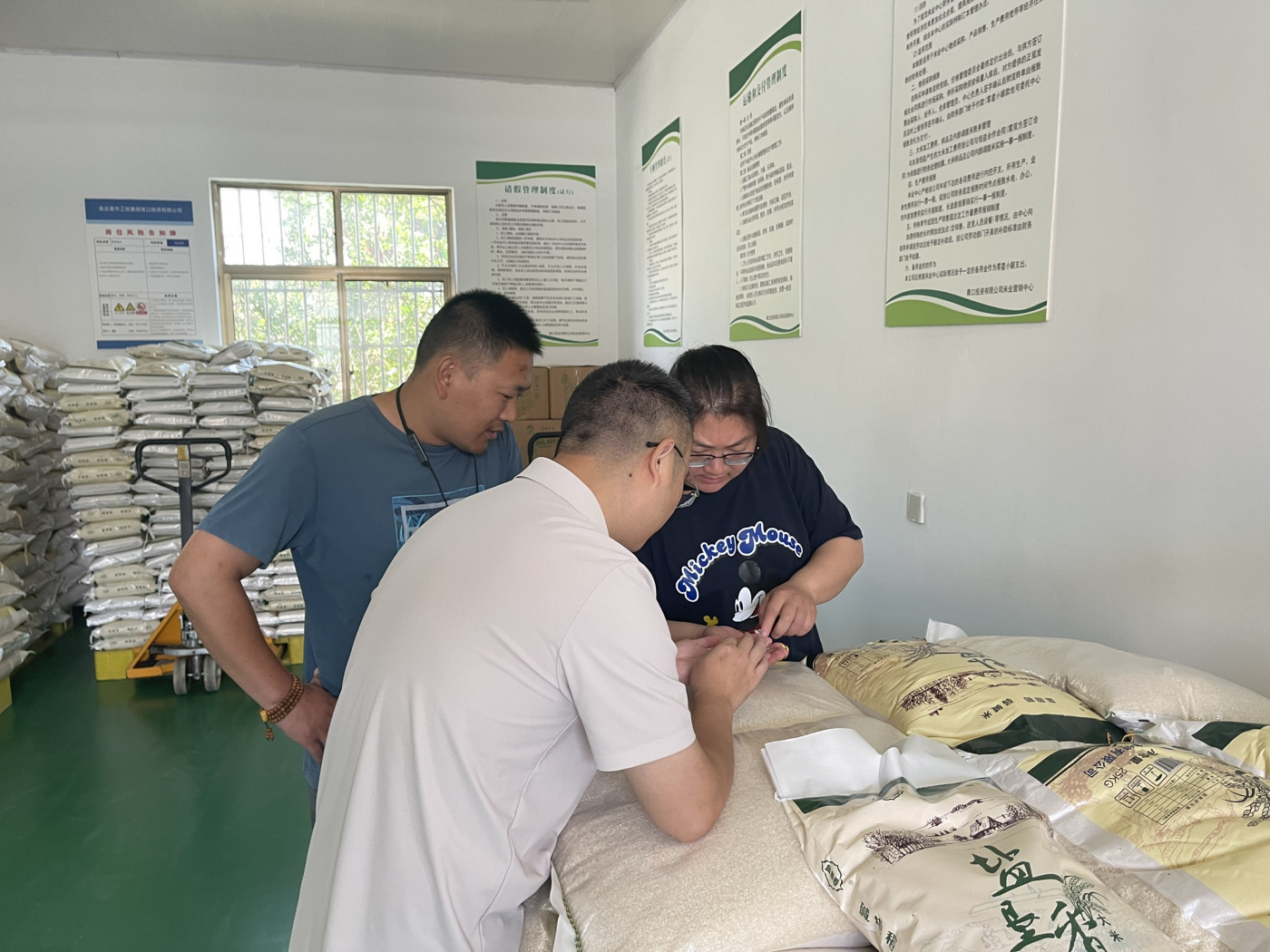 米業(yè)三組聯(lián)建打開(kāi)產(chǎn)銷(xiāo)新格局_副本